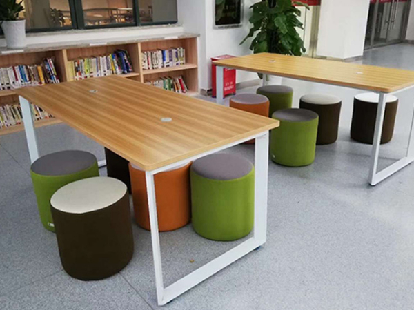 幼兒園桌椅廠家批發(fā)價(jià)格及如何選擇